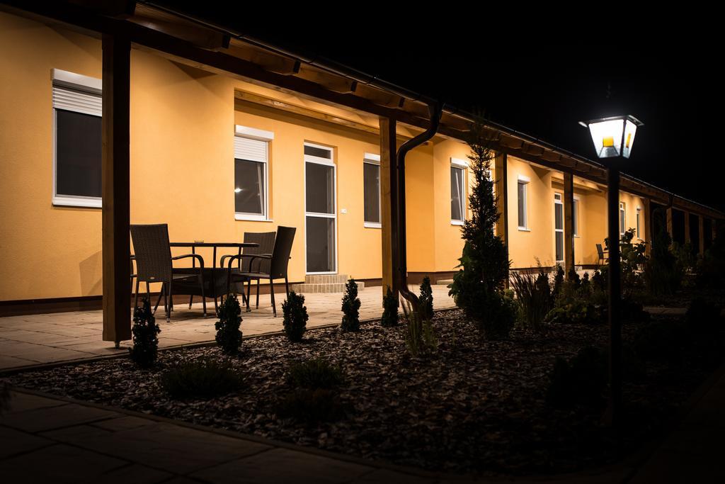 Relax Apartmanhaz Mórahalom Buitenkant foto